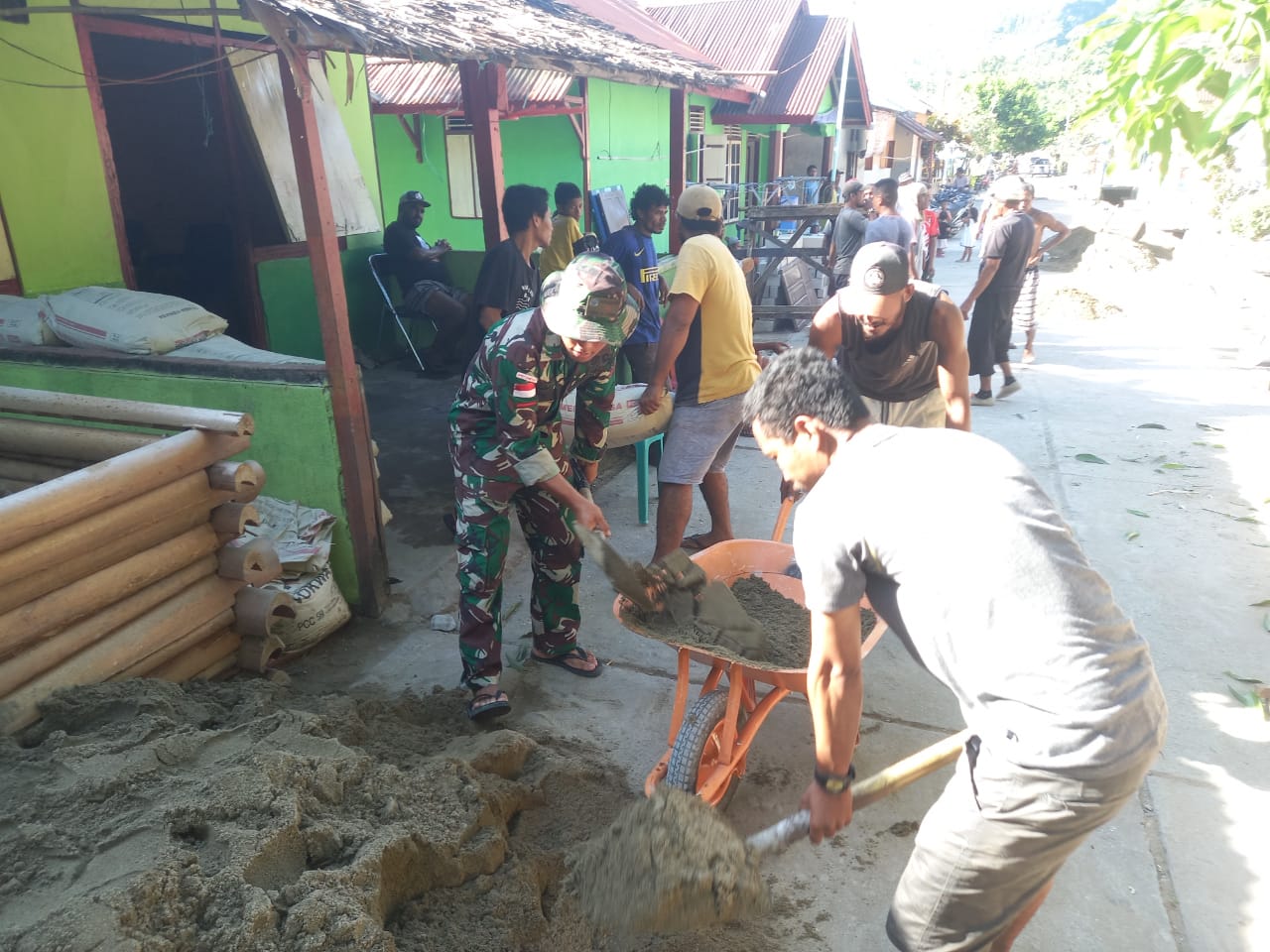 Satgas Yon Arhanud 11/WBY bantu warga