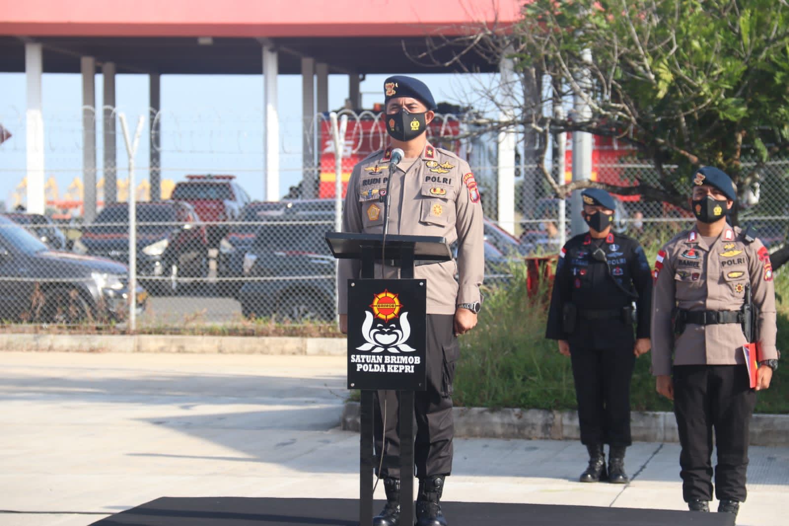 Wakapolda Kepri, Brigjen Pol Rudi Pranoto,S.I.K., Pimpin Upacara Pelepasan Satbrimob Polda Kepri ke Sulawesi Tengah.