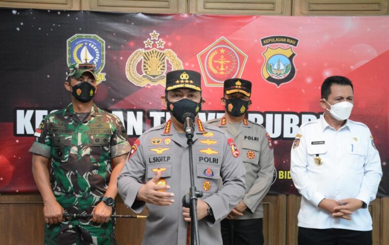 Brigjen TNI Jimmy Ramoz Manalu Dampingi Kapolri.