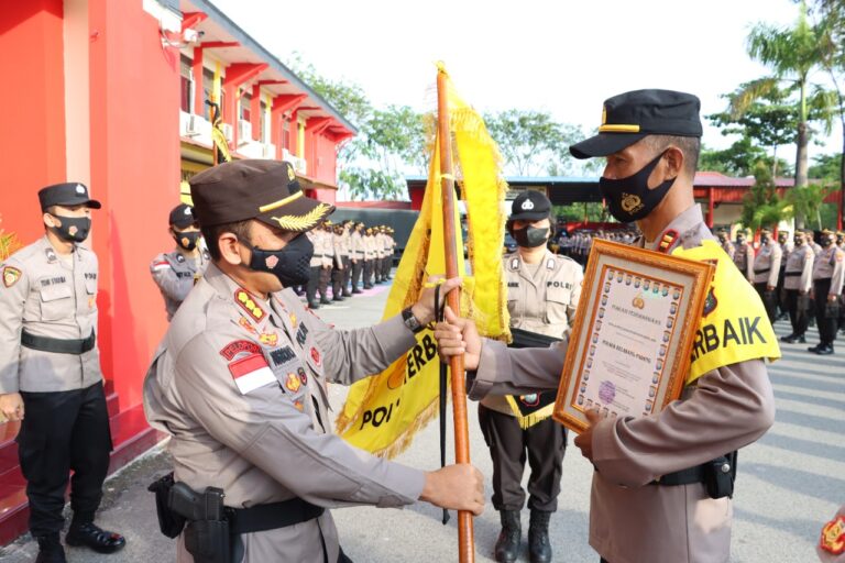 Kapolresta Barelang Beri Penghargaan