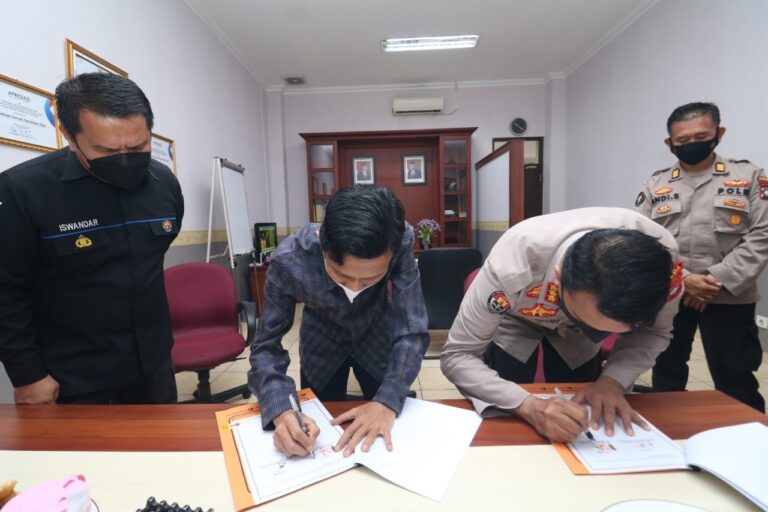 Bidhumas Polda Kepri dan Karya Anak Bangsa Tandatangani MOU