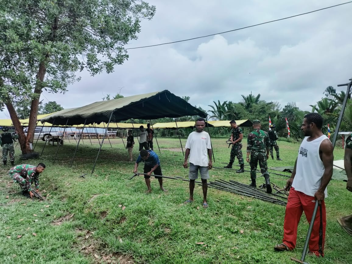 Satgas Pamtas Yonif 126/KC Atasi Kesulitan Warga Saat Persiapan Acara Petabisan di Gereja 