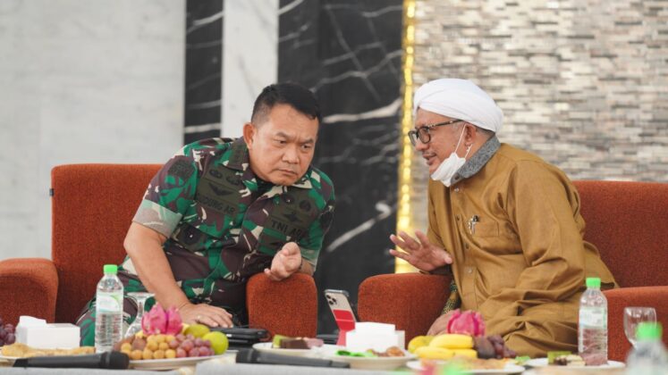 Jenderal TNI Dudung Abdurachman Bersilaturahim Ke Ponpes Anwarut Taufik dan Darullughah Wadda'wah